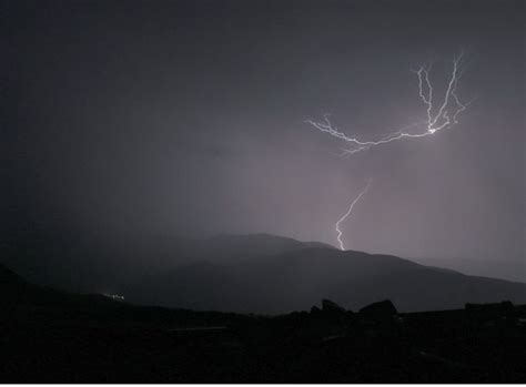 Check Out This Crazy Lightning Strike On Top Of Mount Washington