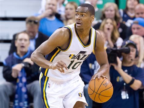 Latest on new york knicks shooting guard alec burks including news, stats, videos, highlights and more on espn. Alec Burks Agrees To Four-Year, $42 Million Extension