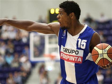 Carlos e da rainha d. Dragão que é Dragão lança labaredas!: Basquetebol * FC ...