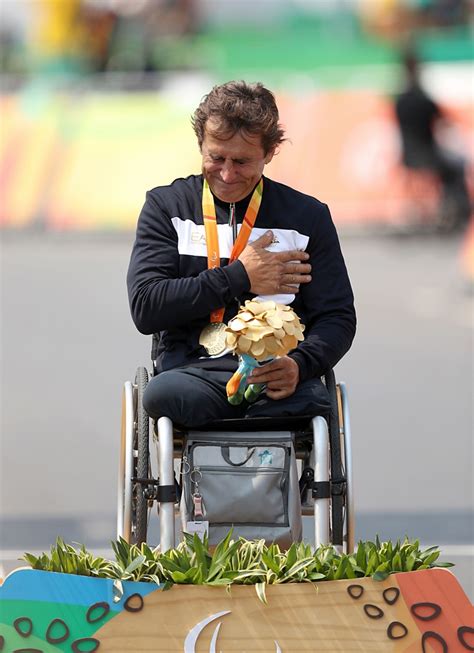 Ma non è finita qui. Alex Zanardi vince l'oro nella cronometro di ciclismo: «la ...