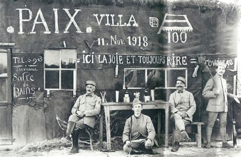 Une lecture expliquant les étapes qui mènent de la première guerre mondiale, la vie des soldats et l'armistice, ainsi qu'un petit questionnaire. 11 Novembre - Armistice de 1918 | Rassemblement autour du doux