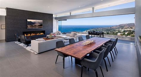 Cette emplacement unique a été grandement mis en valeur et maintes fois soulignés par l'architecture. Magnifique maison avec vue sur la Laguna beach | Vivons maison