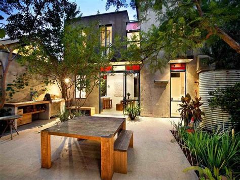 foto taman minimalis belakang rumah mewah gambar desain rumah
