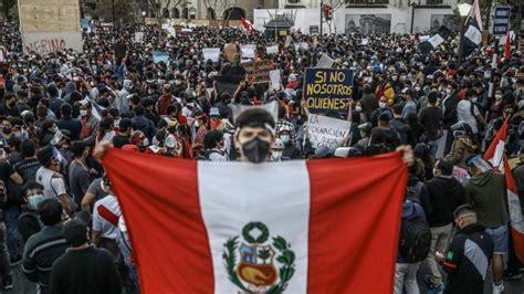 Las Marchas Multitudinarias En Perú Rechazan Al Nuevo Gobierno De