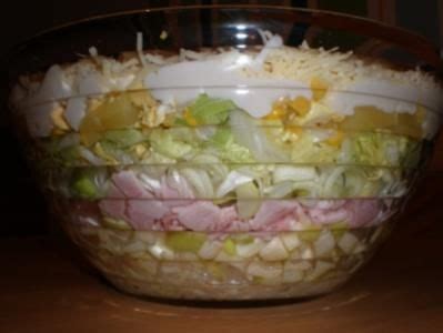 Die beste beilage zum grillen ist und bleibt der schichtsalat. Schichtsalat Beliebt auf jeder Party - Rezept mit Video ...