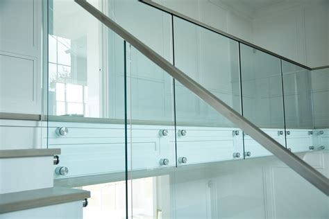 Glass railings put strong, safe solutions in your grasp. Modern Glass Railing - Viewrail