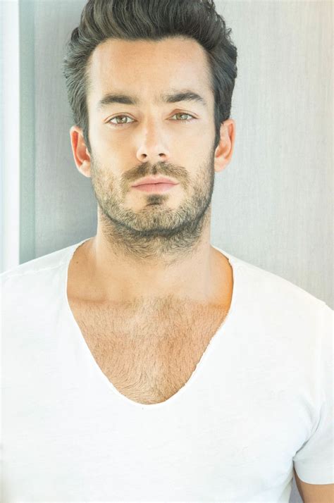 crossing over international star aarÓn dÍaz brings the heat to quantico aaron diaz handsome