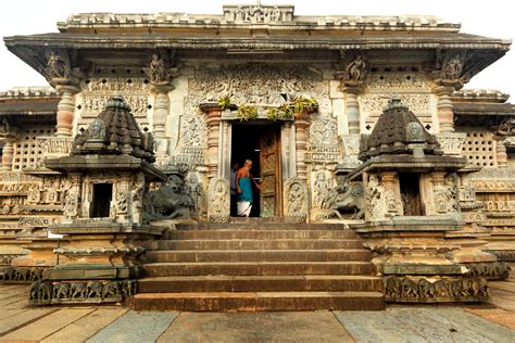 12 Top Tourist Places In Karnataka Temples To Beaches
