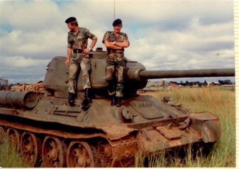 Rhodesian Soldiers With A Captured Zipra T34 Panzer Militär Afrika