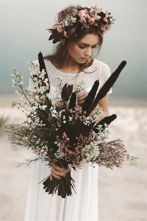Du bist auf der suche nach dem idealen brautkleid? Galerie mit Hochzeitsideen | Hochzeit, Braut, Blumenstrauß ...