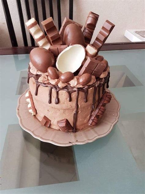 Un gâteau d'anniversaire pour petite fille, avec un joli petit ourson sur le dessus. Galerie gâteaux et cake design | Idée gateau, Gateau ...