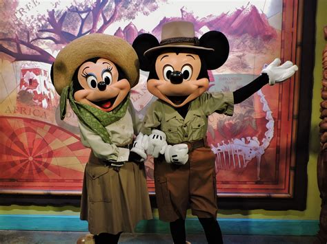 7 Things Walt Disney World Insiders Love About Character Meet And
