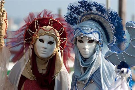 In vielen teilen deutschlands beginnt das fest mit der weiberfastnacht und am sogenannten. Karnevalstermine 2011: Wann wird wo Karneval gefeiert ...