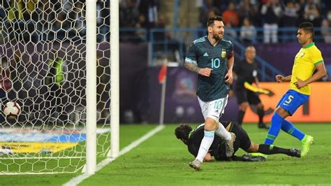 وكان لاعبو منتخب الأرجنتين رافضين فكرة المشاركة في. بفضل ميسي.. الأرجنتين تهزم البرازيل في "سوبر كلاسيكو ...
