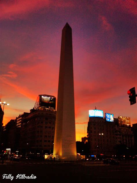Located in the plaza de la república in the intersection of avenues corrientes and 9 de julio, it was erected in 1936 to commemorate the quadricentennial of the first foundation of the city. La Ciudad ilumina al Obelisco de Naranja | Noticias de ...
