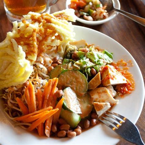 Simak resep salad buah dan sayur sehat dengan bahan sederhana berikut ini! Asinan Sayur (pickled vegetable salad. The secret is in ...