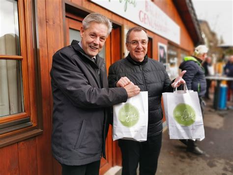 Jänner, die eintragungswoche für drei volksbegehren gestartet. Bauernmarkt für das Tierschutzvolksbegehren ...