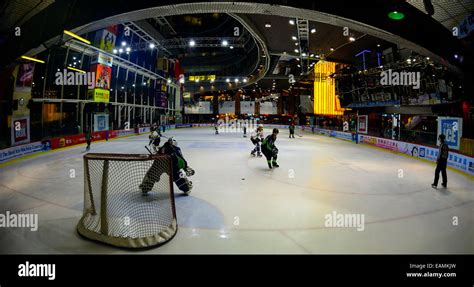 Ice Hockey Game High Resolution Stock Photography And Images Alamy