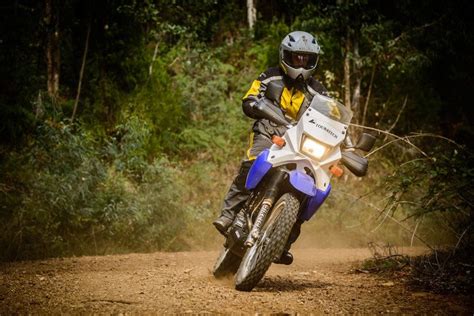 Light and maneuverable, the dr650se adds meaning to dual sport motorcycling with freedom and exhilaration. Suzuki DR650 fairing | Safari, Motorcycle, Bike