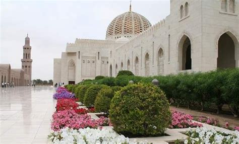 سلطنة عمان تعيد فتح المساجد منتصف نوفمبر