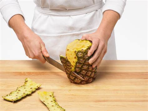 How To Peel And Cut A Pineapple Recipes Dinners And Easy Meal Ideas