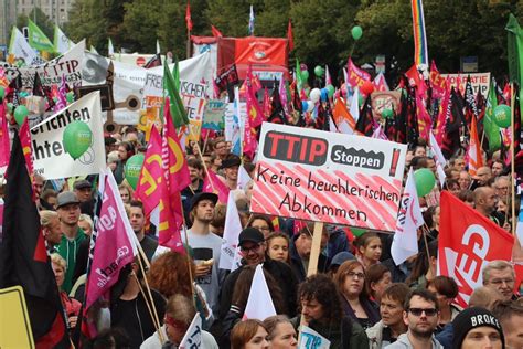 protest in berlin zehntausende demonstrieren gegen ttip und ceta b z die stimme berlins