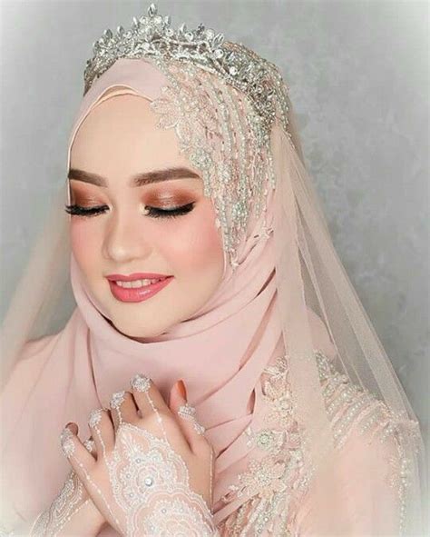 Pin by Luxyhijab on Bridal Hijab حجاب الزفاف in 2020 Muslim wedding