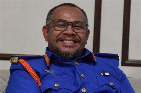 Kuala lumpur:tindakan tegas termasuk kompaun boleh dikenakan kepada majikan atau syarikat yang melanggar prosedur operasi standard (sop). Langgar SOP kuarantin: Ismail Sabri beri jaminan tiada ...