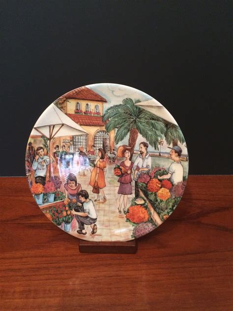 Decorative Plate Designed By Brunelli Made In Italy Approx 8 Diameter