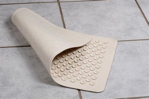 Looking for the best non slip bath mat for elderly people? The 3 Best Non Slip Shower Mats For Seniors In 2019 - X ...