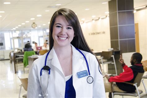 Nursing Student Stays On Track To Follow Her Dreams Uic