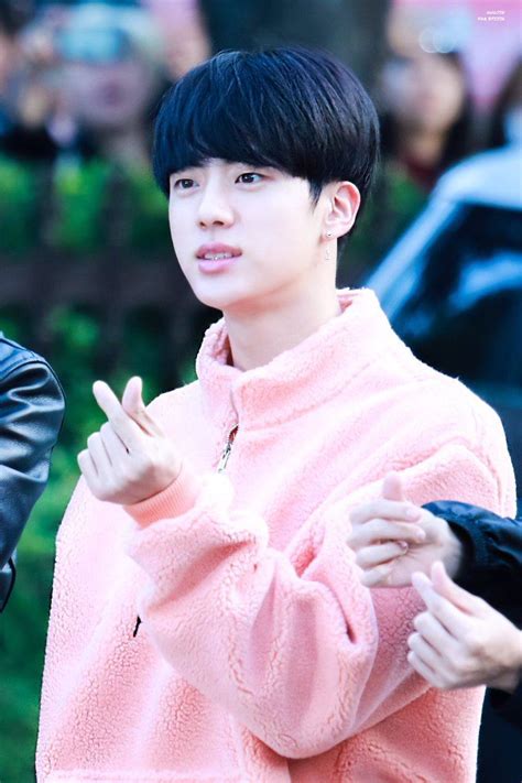 Grup ini pertama kali debut sejak tahun 2013. BIODATA - PROFIL DAN 1001 FAKTA JIN BTS TERBARU DAN ...
