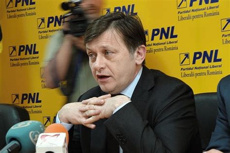 ˈd͡ʒe̯ord͡ʒe ˈkrin la.uˈrent͡sju antoˈnesku ; Preşedintele PNL, Crin Antonescu, în vizită electorală la ...
