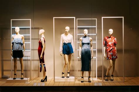 30 Display Mannequin Ideas That Will Stop Every Passerby