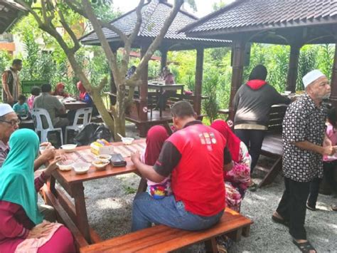 Waktu operasi pos malaysia 2020. Cendol Songkok Tinggi Bukan Sembarangan, Estraknya Dari ...