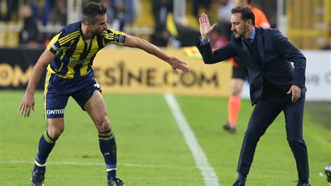 Adı fenerbahçe ile adı anılan teknik adamın kariyerine bir göz atalım. vitor Pereira, Fenerbahçe, Robin Van Persie Wallpapers HD ...