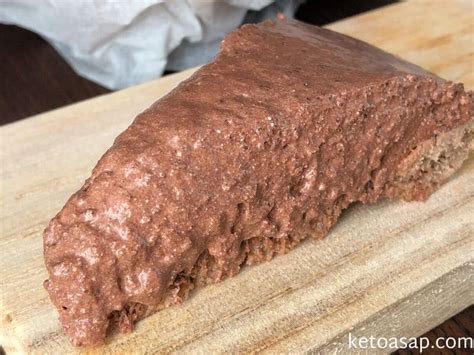 The perfect dessert for after any meal that no one will be able to resist. Easy Keto Chocolate Mousse Pie Sugar Free Recipe (4 Net ...