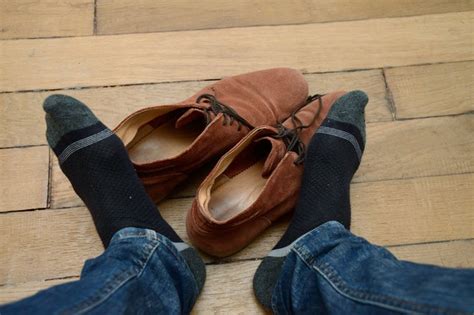 How do i get my feet to stop smelly? How to Get Rid of Sweaty, Smelly Feet | LIVESTRONG.COM