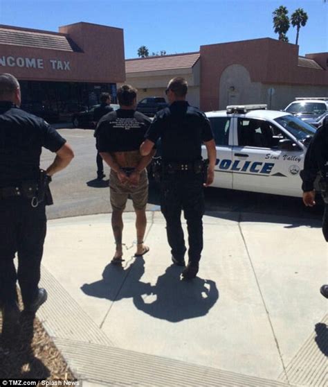 Pictured The Moment Us Marshals Capture Fugitive Mma Fighter War