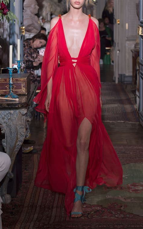Discover nowfashion, the first real time fashion photography magazine to publish exclusive live fashion shows. Sara Sampaio flaunts her sculpted figure for Dundas ...