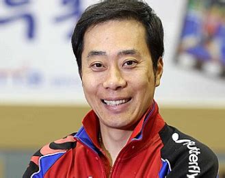 중국 청소년국가대표를 지낸 후 중국 성인 국가대표 발탁이 어렵게 되자 김형석 감독의 권유로 2008년 한국에 건너와 2011년 한국인으로 귀화했다. 유남규 전지희 갈등!! 나이