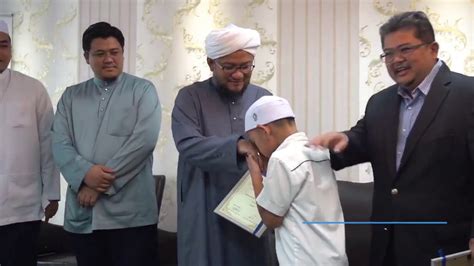 Contextual translation of penyampaian hadiah into english. Daqwah As Sofa Ampang: Majlis Penyampaian Hadiah Hafazan ...