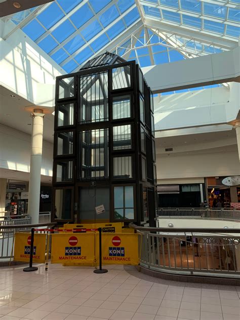 Sunrise Mall Massapequa Ny Dying Lots Of Stores Closed Rdeadmalls