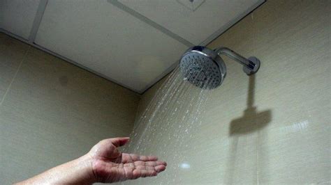 Solusi renovasi yang ada seringkali tidak ampuh akibat kesalahan dalam pengaplikasian metode. Cara Atasi Rembes Bak Mandi / Kamar Mandi Bocor dan Rembes? Tenang, Begini Cara Mencegahnya ...