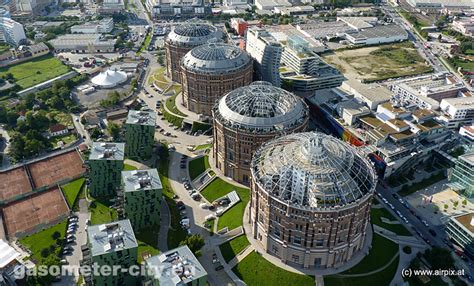 © pixelio.de/rainer sturm | oft ist es ein mühsamer weg zum eigenen heim, gleich ob gemietet oder gekauft wird. Die Wiener Gasometer - Geschichte und Gegenwart, Gaswerk ...