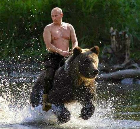 Vladimir putin's mother, maria shelomova, was a very kind, benevolent person. Putin, sem camisa, constrange Moscou. - Walther Alvarenga