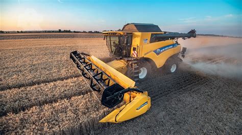 New Holland Agriculture Cr Revelation Combine Harvesters Get More Power