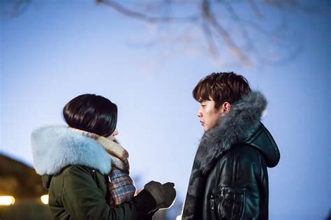 Little does she know, she starts to fall in love with him. Chae Soo Bin And Yoo Seung Ho Rekindle Their Romance On "I ...