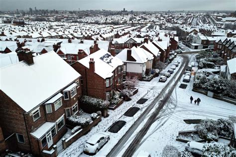 Met Office Extends Weather Warnings As Snow And Ice Hits Uk Evening