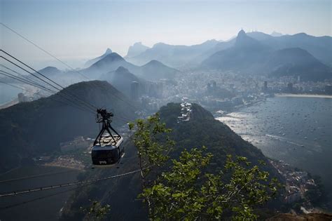 Teleférico No Pão De Açúcar No Rio De Janeiro Brasil Foto Premium